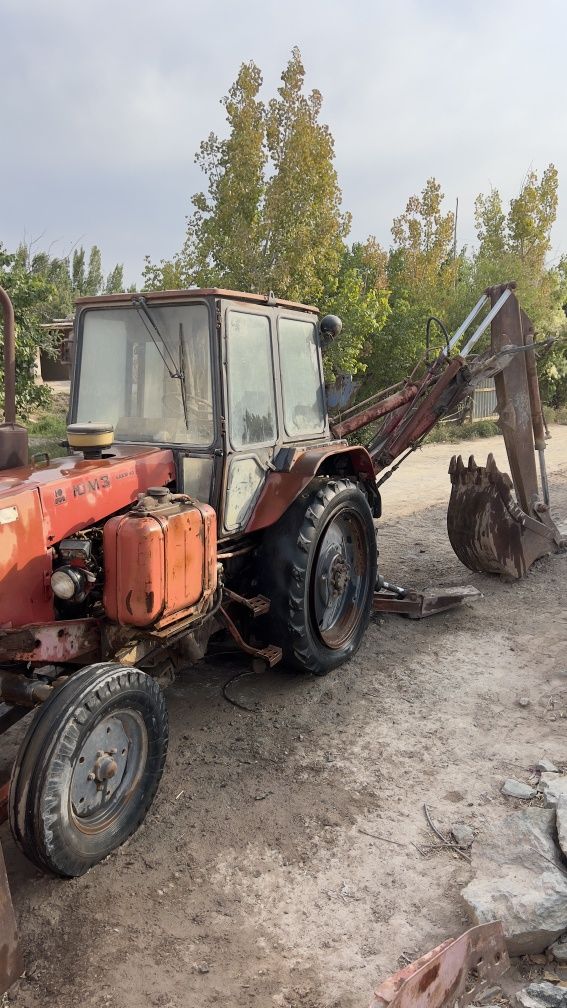 Tractor sotiladi