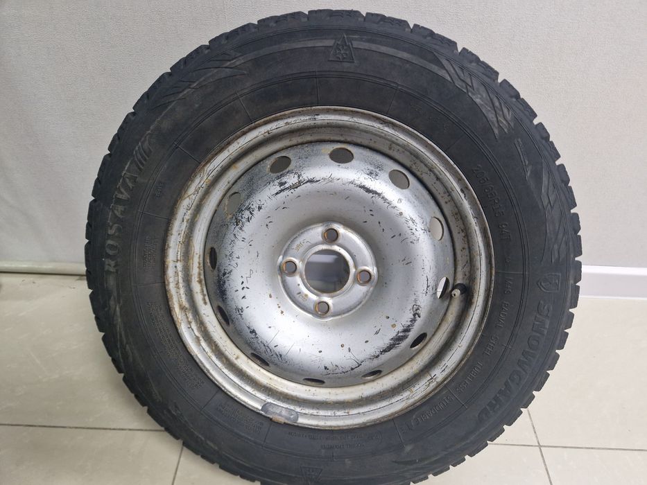 Продам комплект шин с дисками