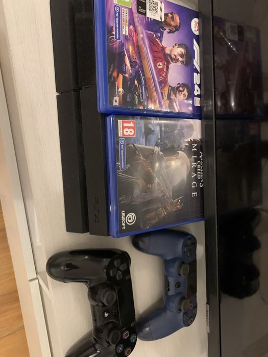 Play station 4 cu jocuri 2 manete incarcator manete