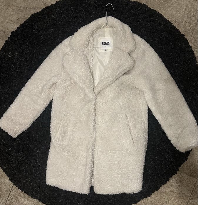 Бяло палто Urban Classics тип Teddy coat, размер S (отговаря на M)