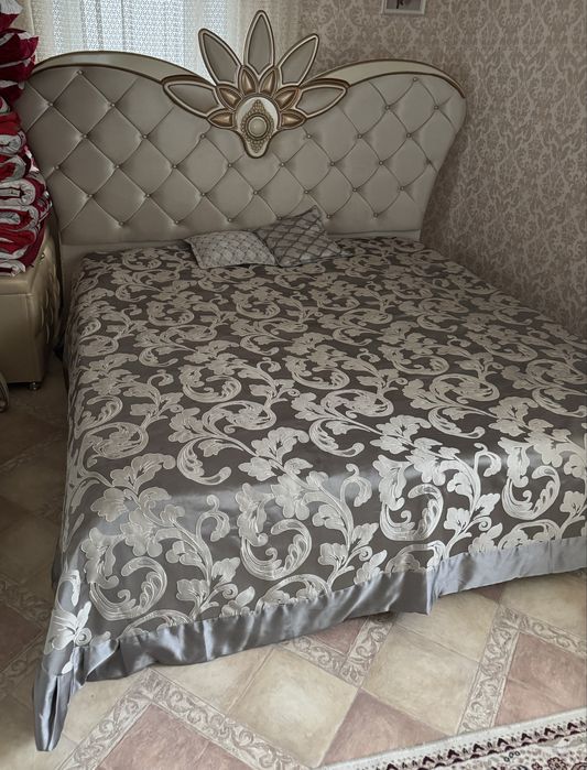 Продам двухспальную кровать