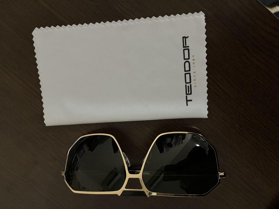 Слънчеви очила на TEODOR