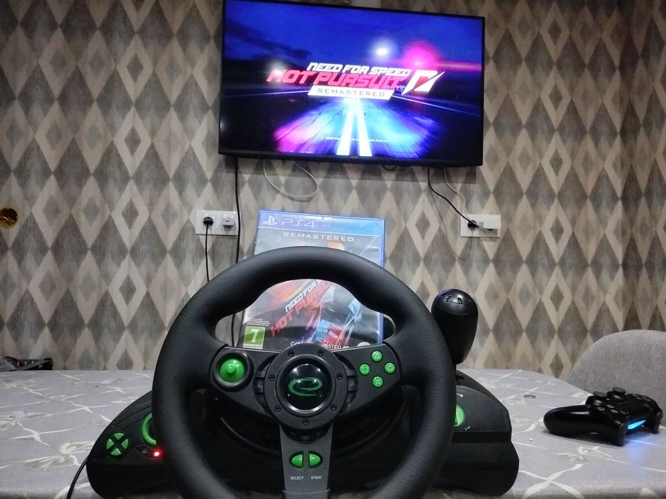 Продавам волан и педали + need for speed