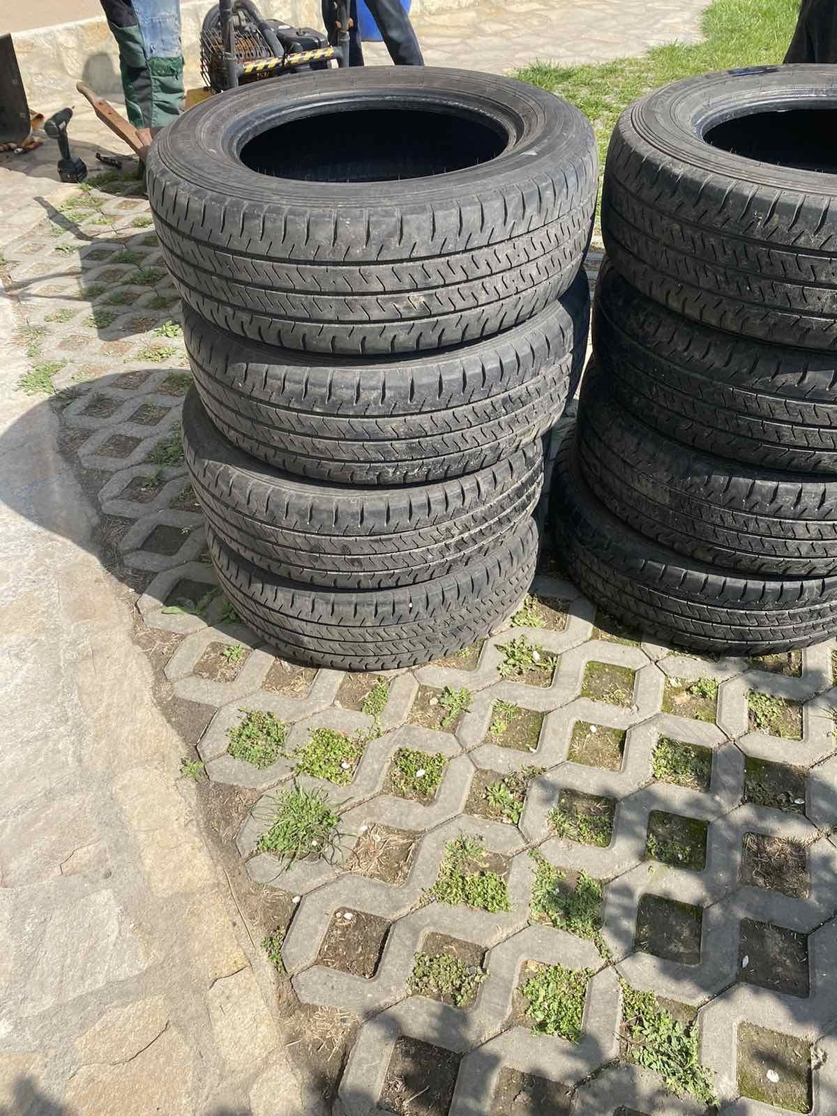 Продавам бусови гуми