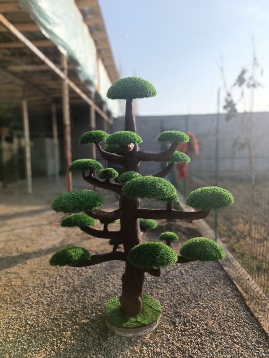 Декоративные растения, искусственные деревья!
Самый большой вы