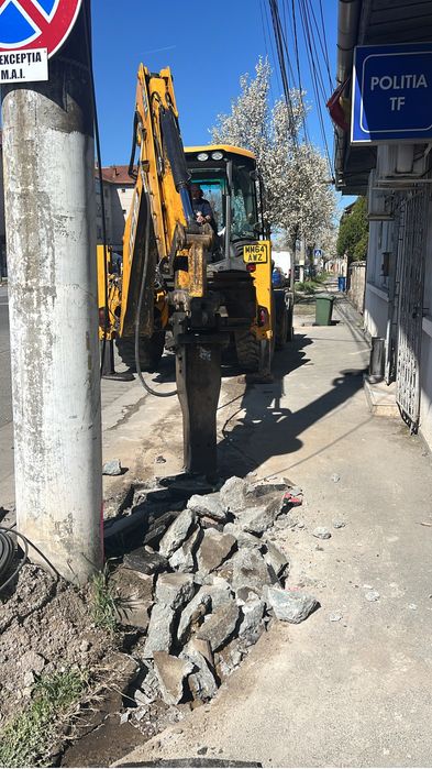 Inchiriez si prestez servicii cu buldoexcavator Jcb 3CX 2019 !