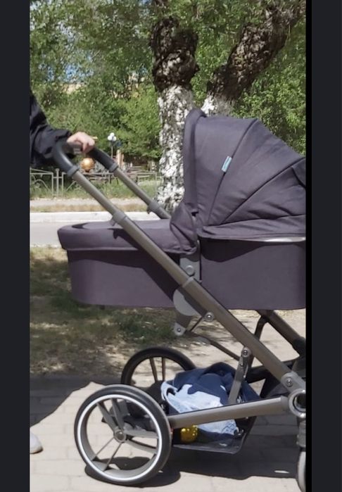 Продам коляску, также имеется летнее автокресло