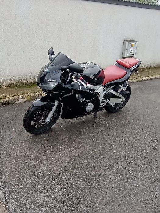 Yamaha r6 2003 .