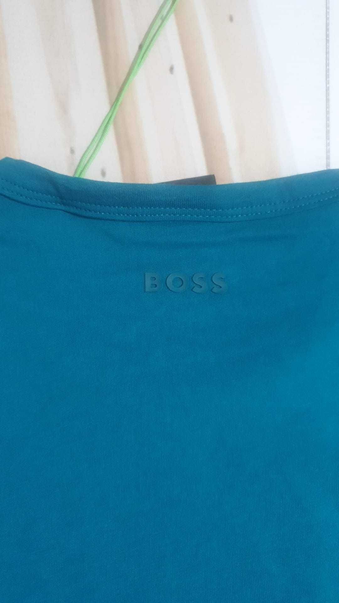 Vand tricou barbati Hugo Boss masura S si M original nou cu eticheta.