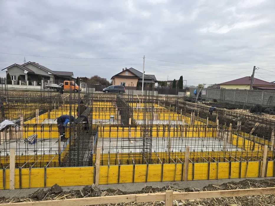 Construim case la rosu/ gri - materiale incluse/materialele clientului