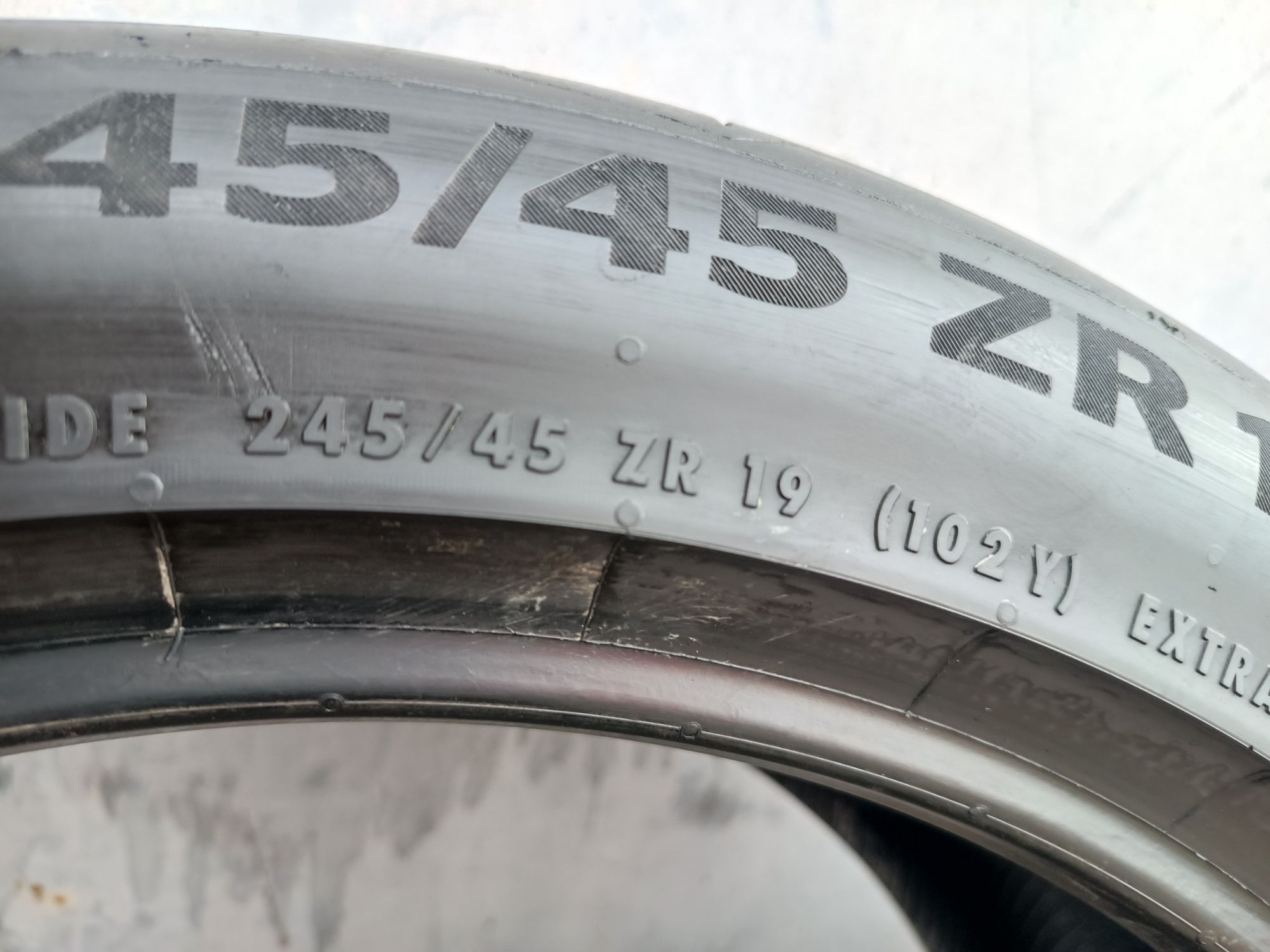 245/45/19 Continental Дот 1022