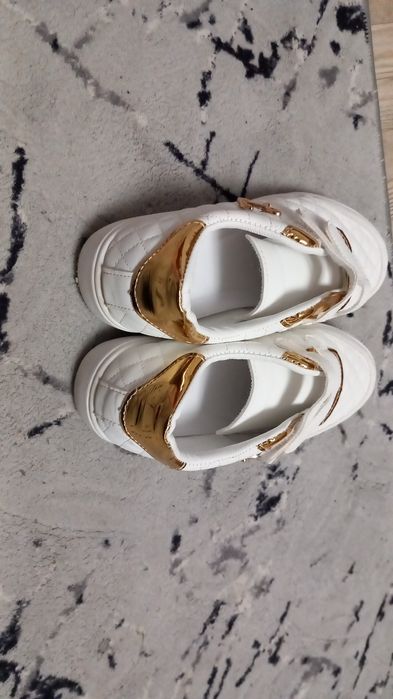 Vând adidasi noi mărimea 36