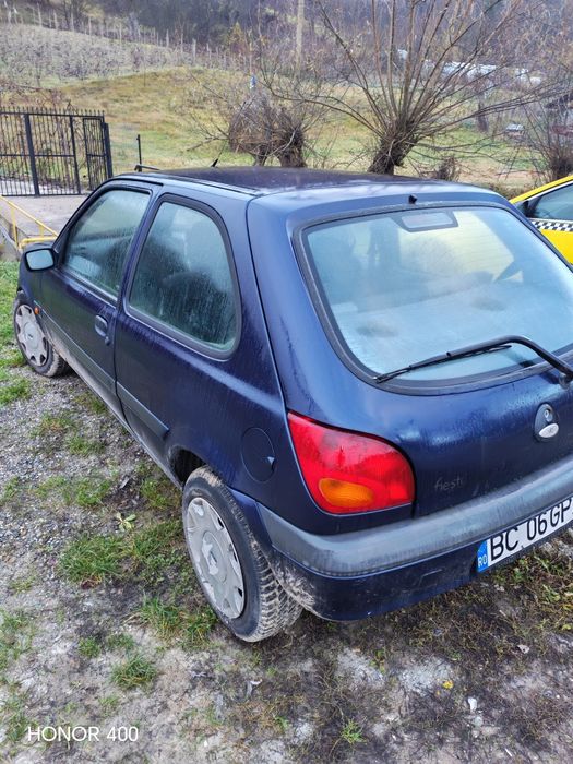 Vând Ford fiesta