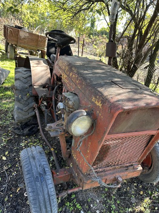 Продава се мини тракторче