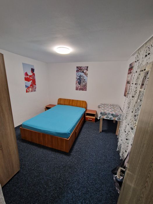 Inchiriez 2 camere la curte