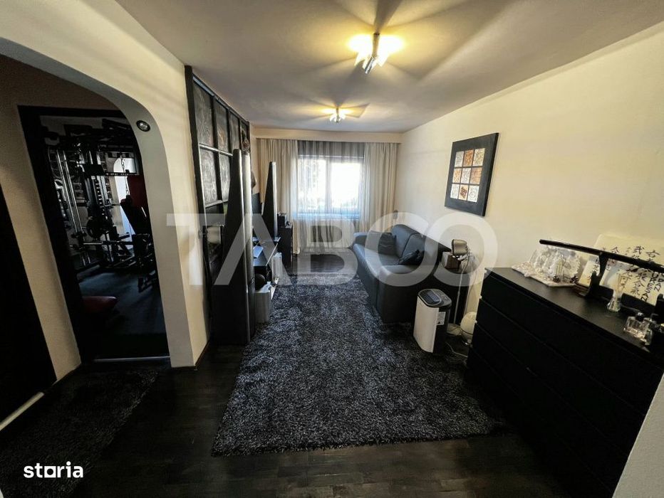 Apartament 3 camere si terasa inchisa de vanzare in Manastur