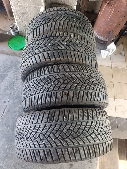 Продавам зимни гуми GOODYEAR 235/40R18