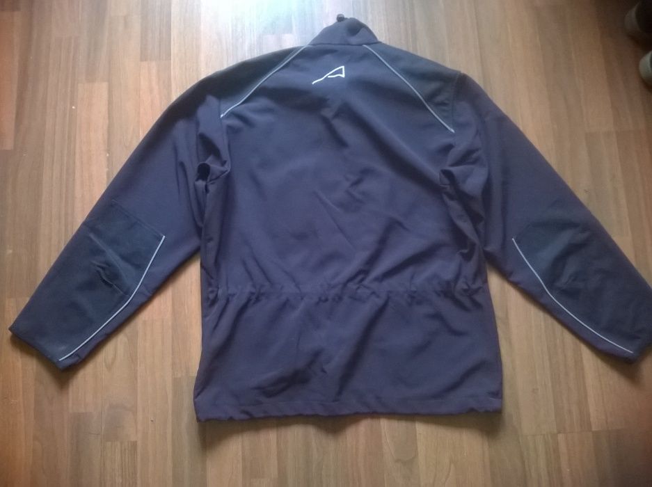 Vând geacă de firmă primăvară-toamnă (bărbați)