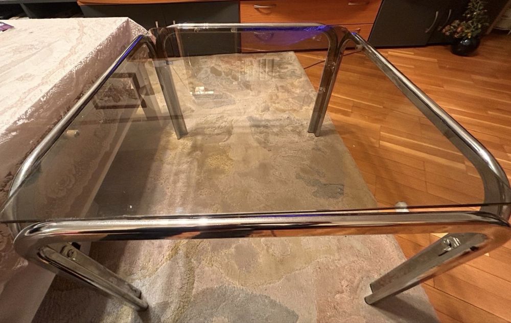 Masuta din sticla si metal -patrata