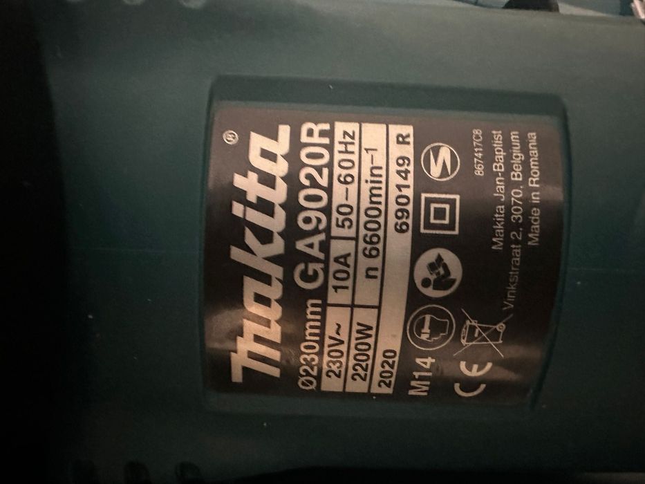 Makita GA9020R 230 мм / 2200 W – почти нов, използван само 3-4 пъти