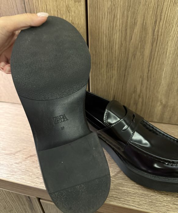 Черни лоуфъри Zara