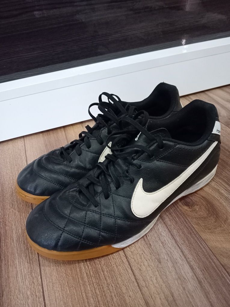 Ghete fotbal Nike Tiempo 45.5