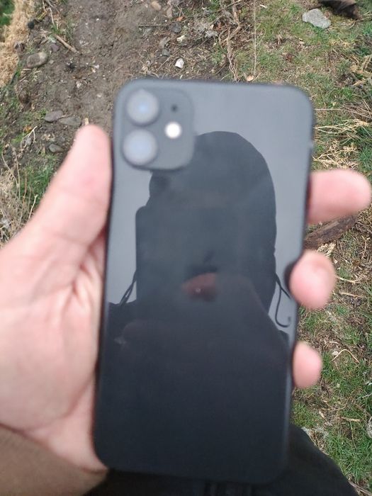 Айфон 11 продам.