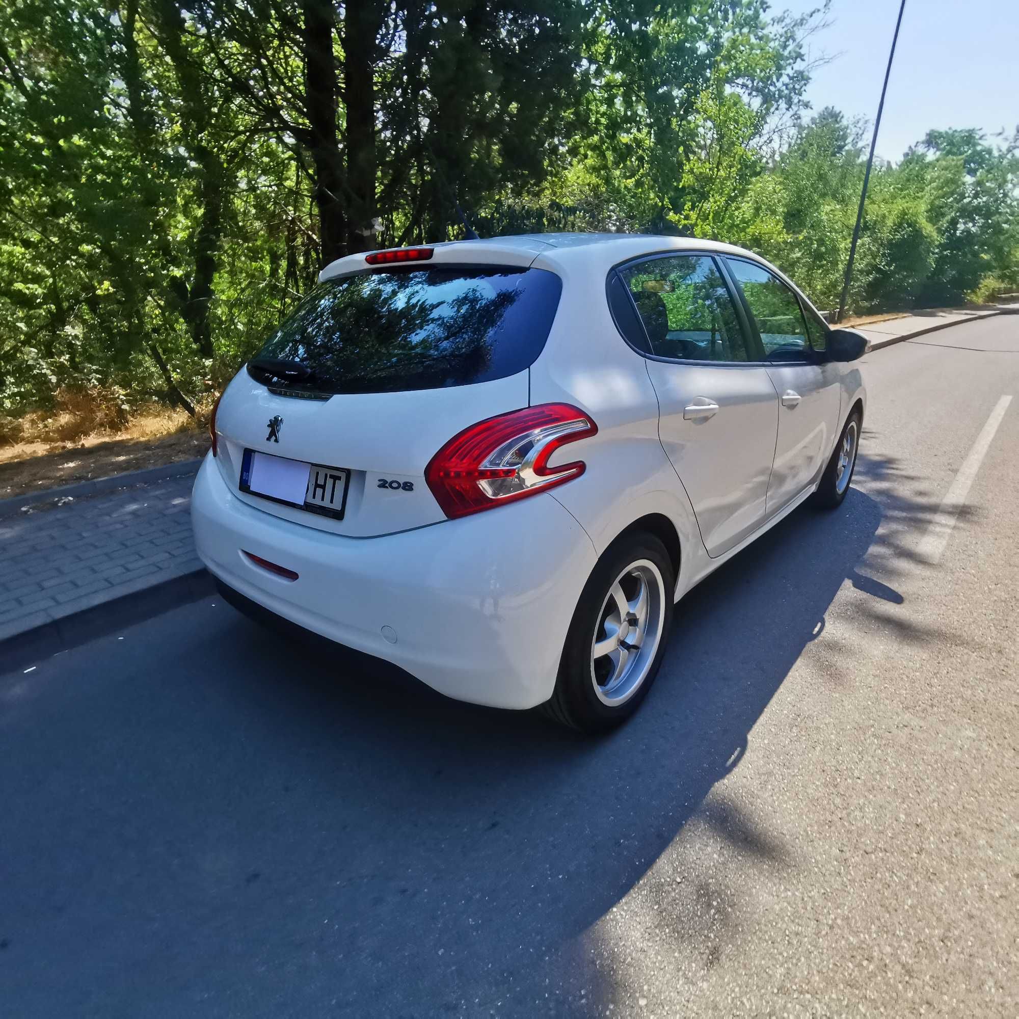 Peugeot 208, 2014 За витрина