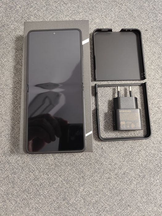 Samsung Z Flip 7 256GB/12GB RAM