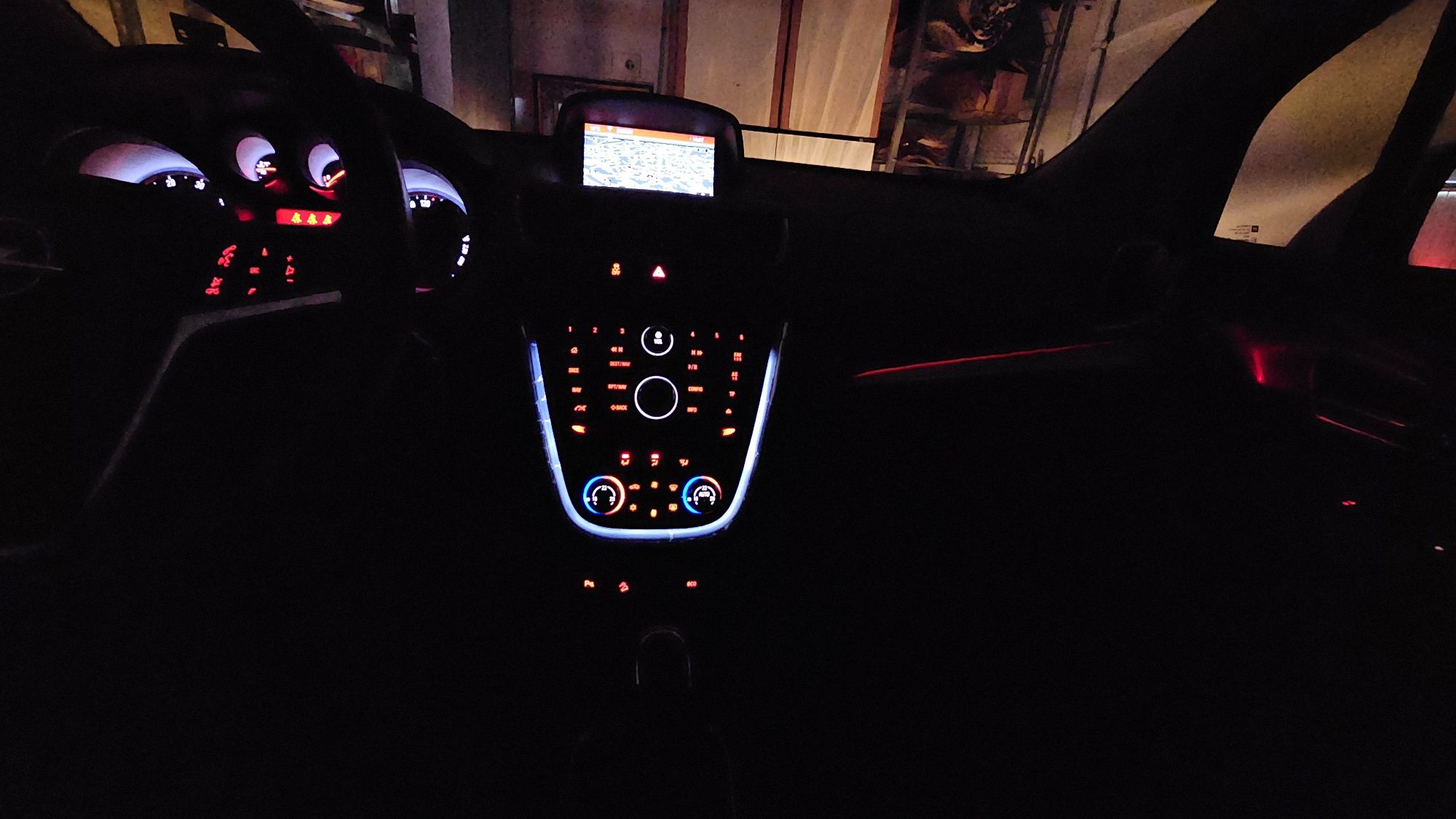 Опел Мока Opel Mokka 1.7CDTI ръчка реални км. навигация камера топ