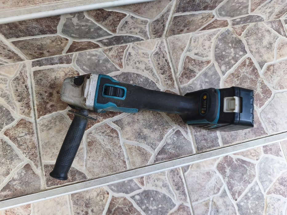 Flex pe baterie Makita copie cu acumulator și încărcător inclus