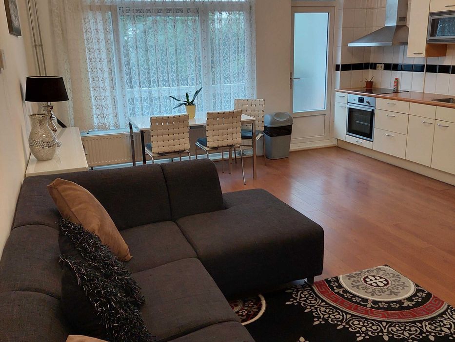 Дава се под наем Двустаен апартамент в София, Център - 65 кв.м за 408 € - Снимка #1