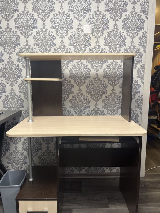 стол,отдам бесплатно