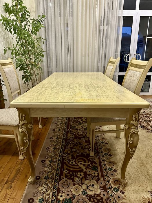 Стол для гостиной