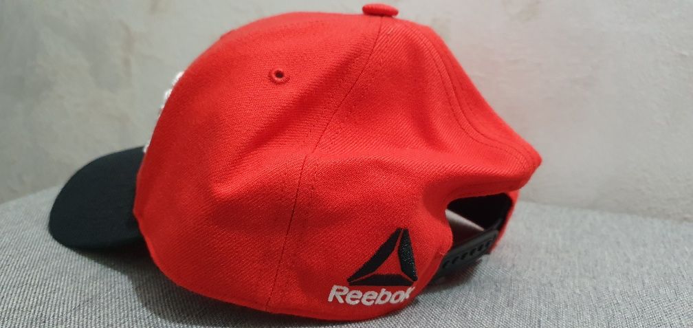 Sapca Reebok noua