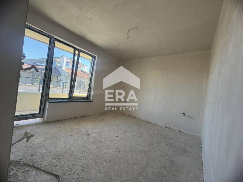 Просторни Тристайни апартаменти в Нова Луксозна Сграда