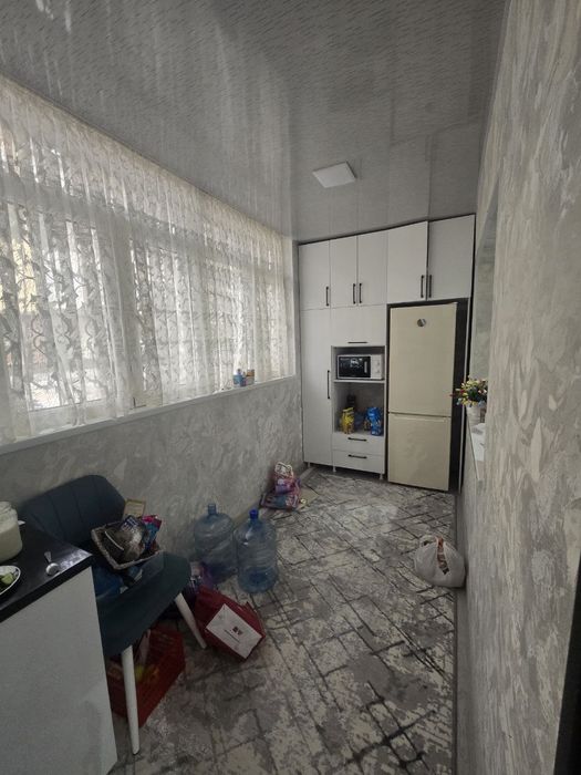 3 xonali kvartira sotiladi