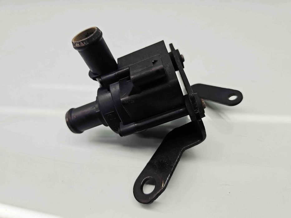 Pompa recirculare apa  Volkswagen Golf 7 (5G) [Fabr 2014-prezent] 5Q09