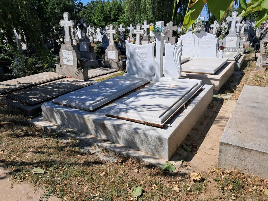 Vând loc de veci in Buvuresti