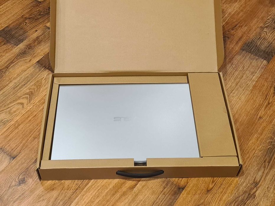 Лаптоп ASUS X515EA-BQ312 като нов