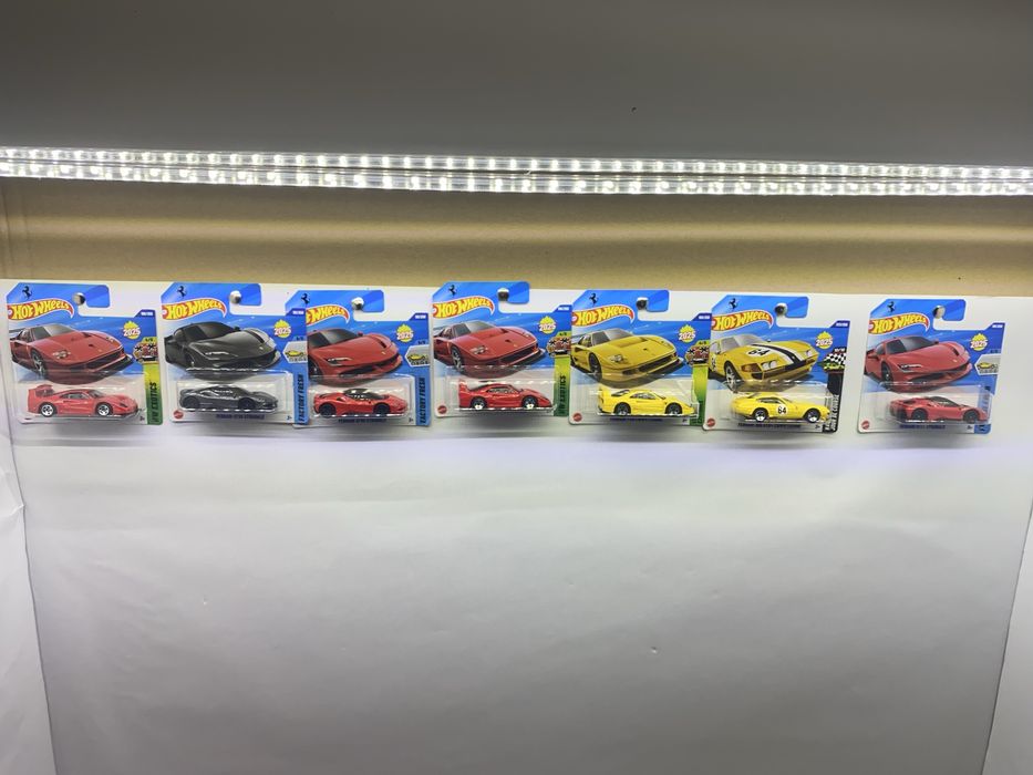 Hot Wheels Ferrari F40, SF90 , 365 macheta auto scara 1:64