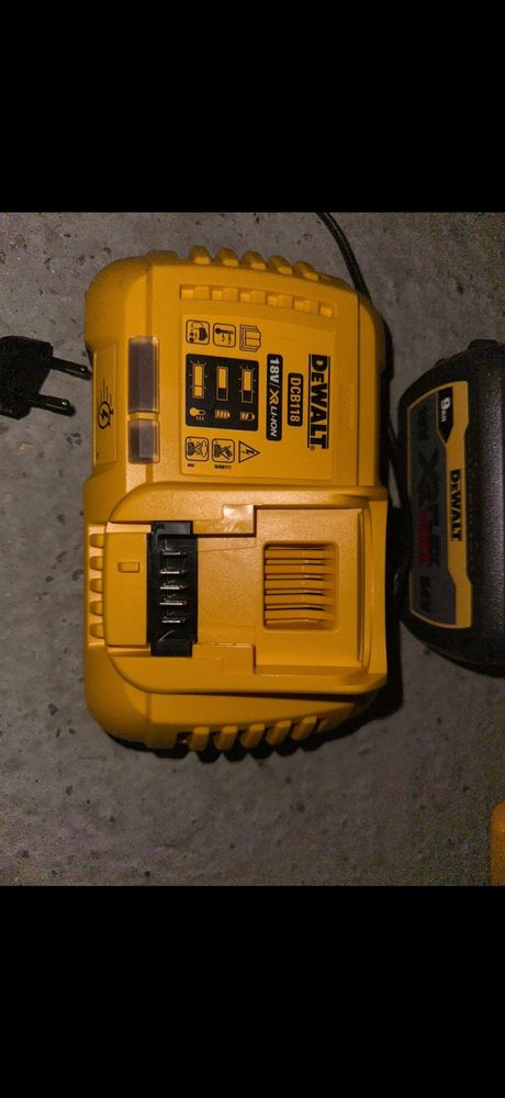 Fierastrau sabie dewalt cu acumulator 54 v