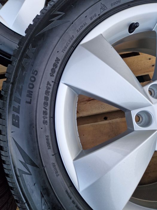 Jante Skoda Kodiaq anvelope iarna 215 65 17 Bridgestone 2023