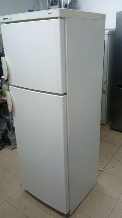 Хладилник с горна камера Liebherr