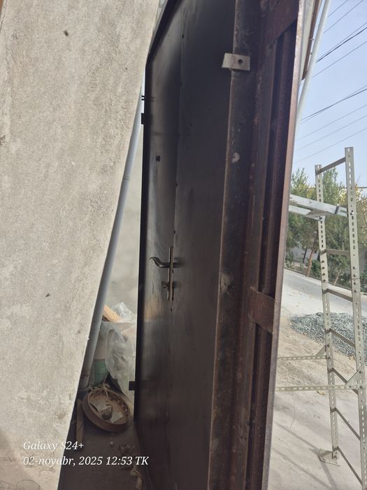 Temir eshik sotiladi
