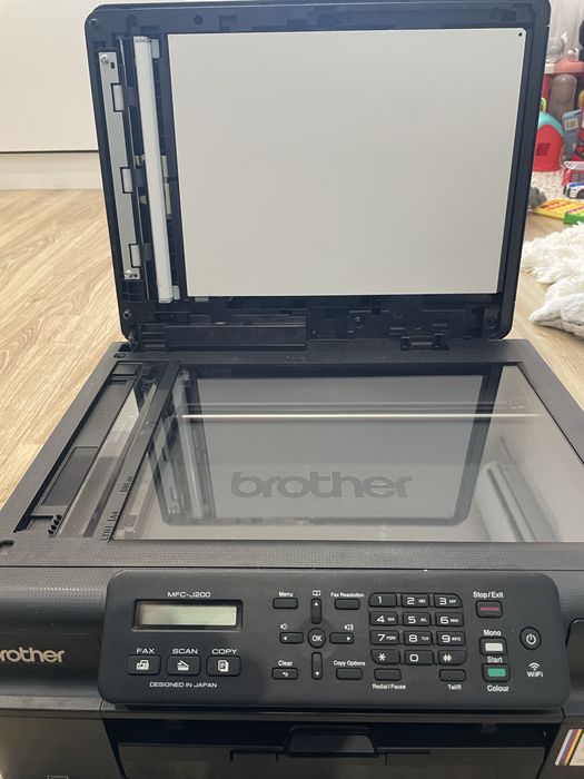 Мултифункционално устройство 4в1 Brother MFC-J200