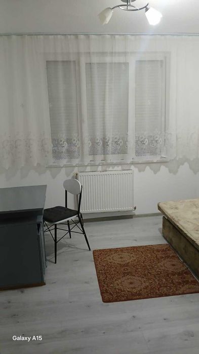 Apartament cu 3 camere de închiriat
