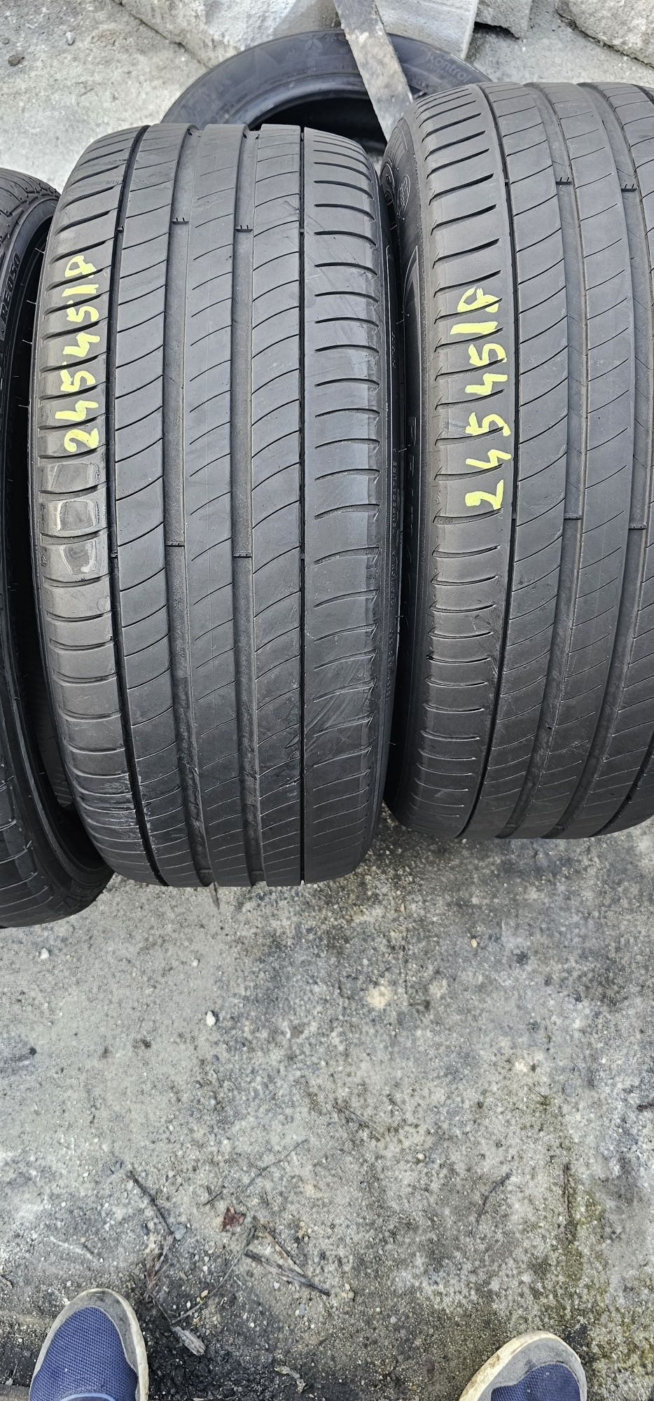 245 45 18 michelin