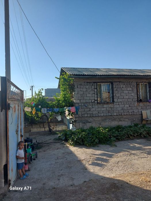 Yengi uzbekiston park ruparasida srochniy sotiladi uy uchastka