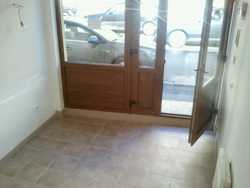 PROPIETAR Inchiriez spatiu comercial 24 m zona DOROBANTI POLONA